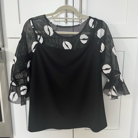 Beautiful black top with lips and netting - Picture 2 of 2